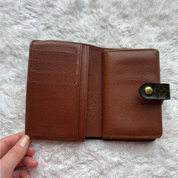 Louis Vuitton Monogram Kisslock Wallet - Picture 4 of 13